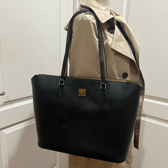 MCM BLACK SAFFIANO LEATHER TOTE WITH POUCH - Picture 16 of 16